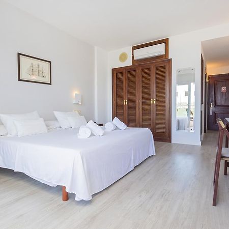 Anchorage Hotel Ибиса Екстериор снимка