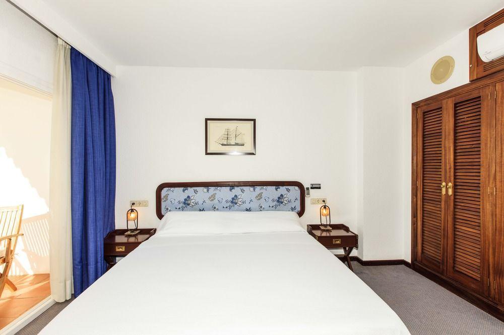 Anchorage Hotel Ибиса Екстериор снимка