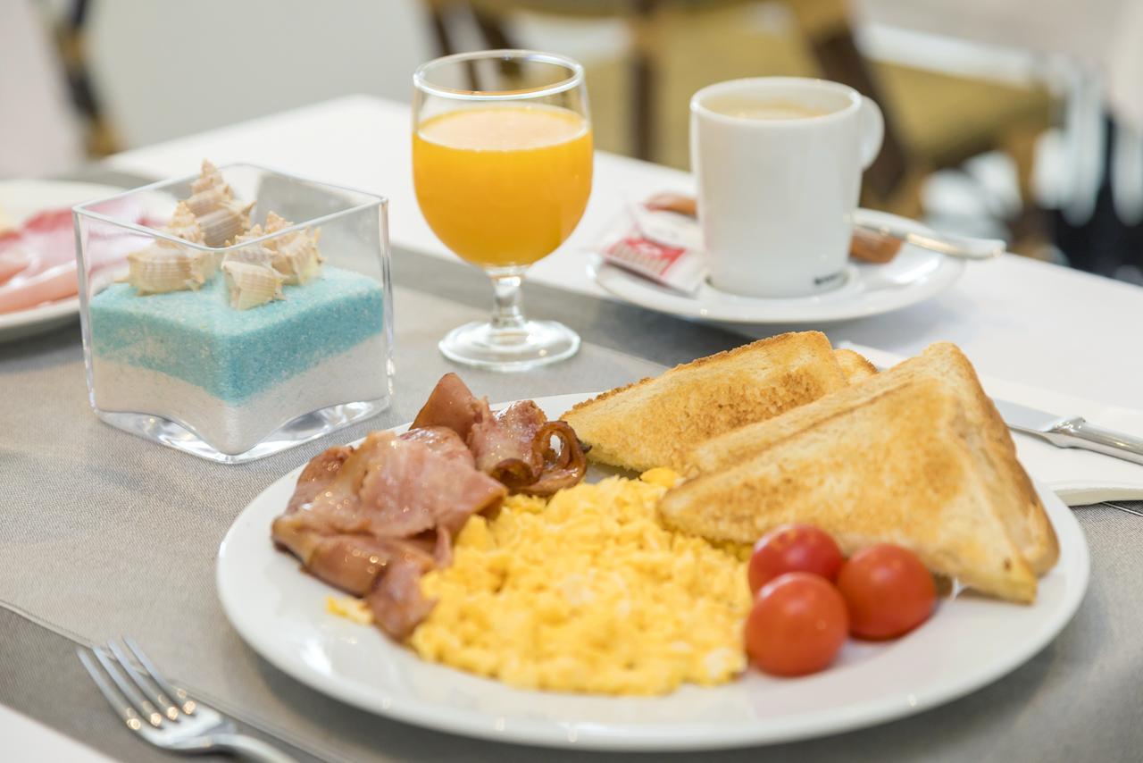 Anchorage Hotel Ибиса Екстериор снимка