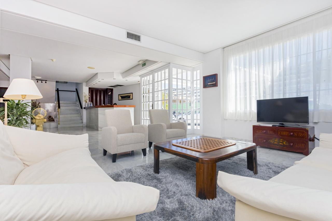 Anchorage Hotel Ибиса Екстериор снимка