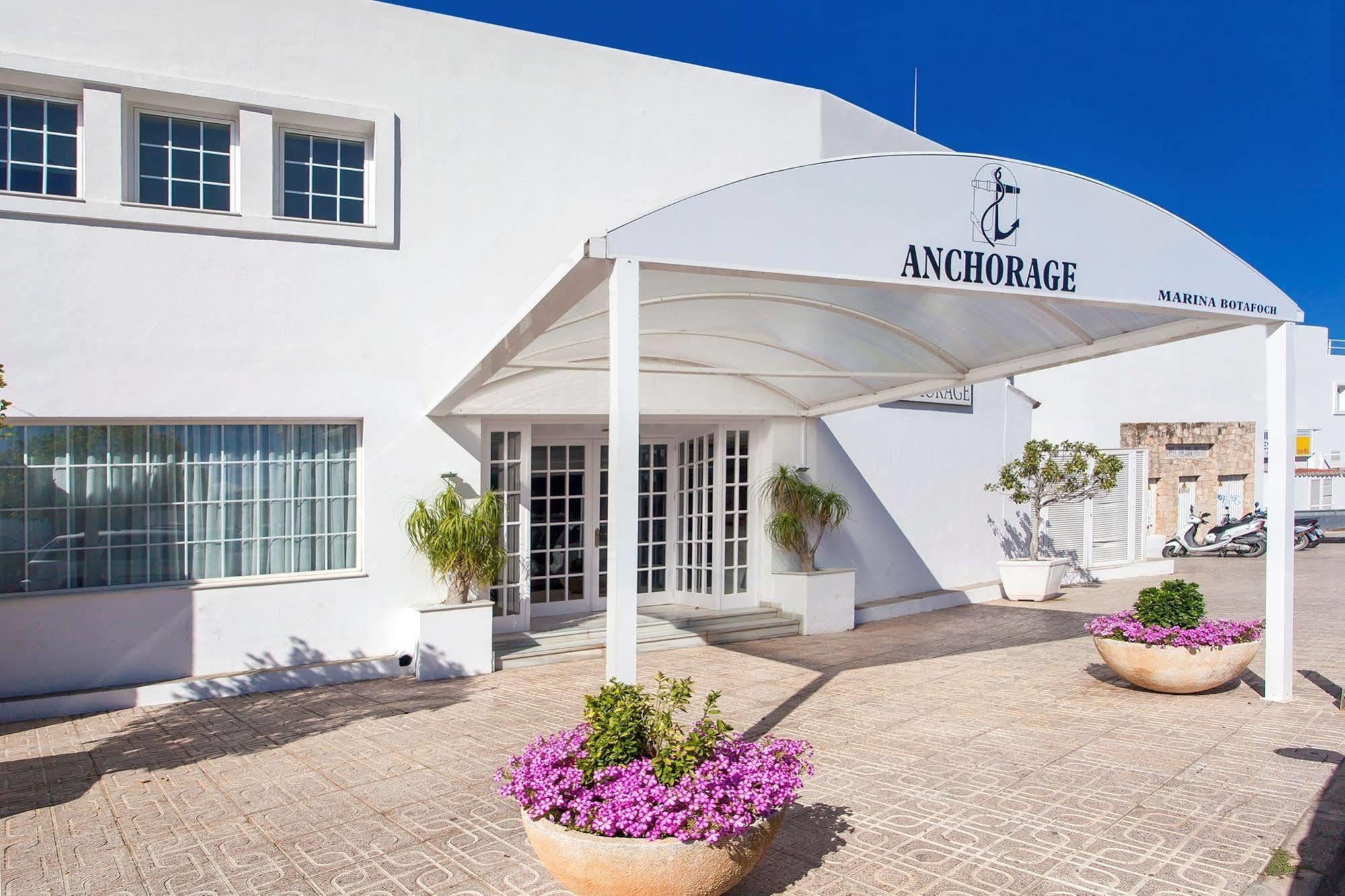 Anchorage Hotel Ибиса Екстериор снимка