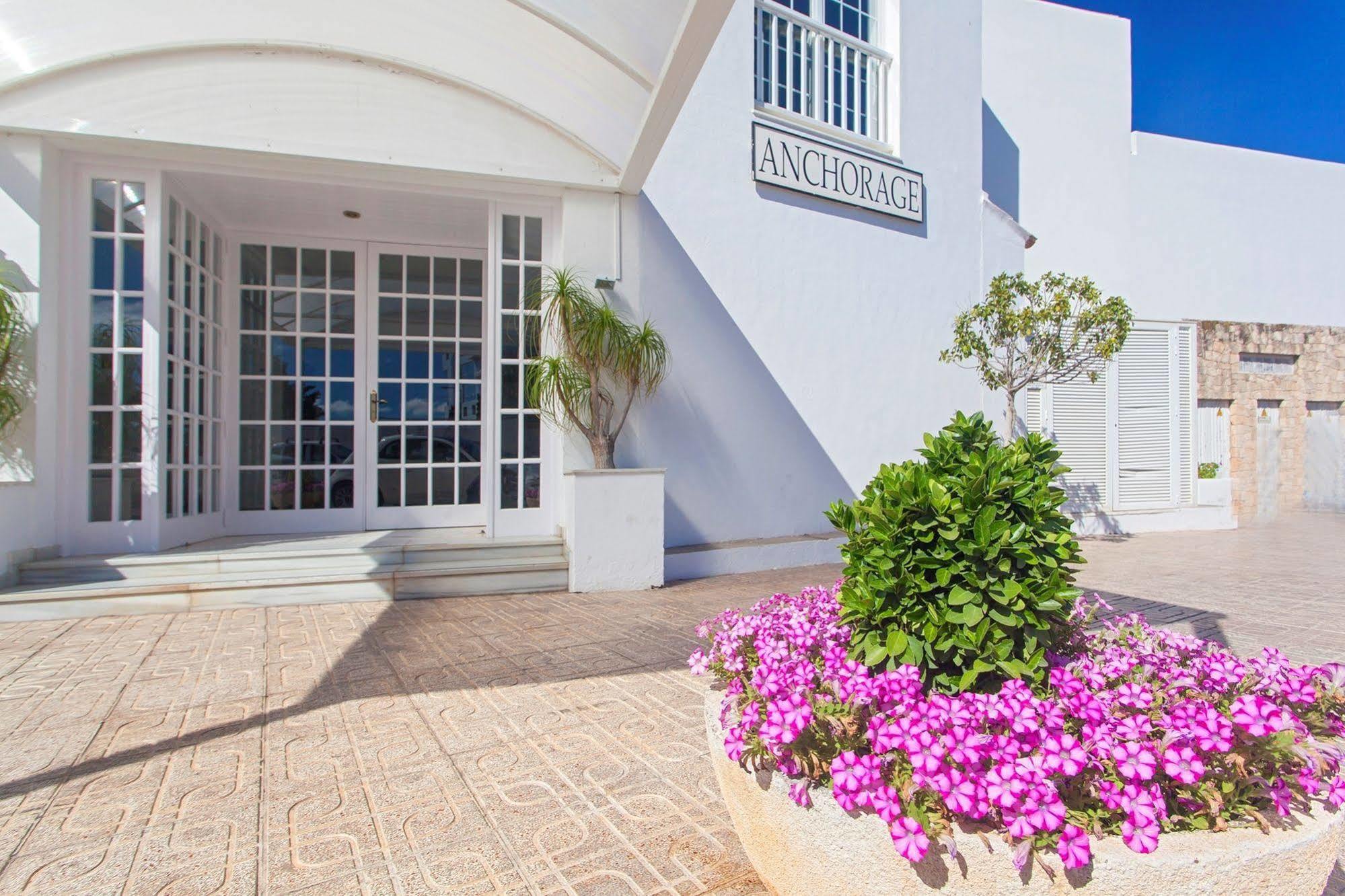 Anchorage Hotel Ибиса Екстериор снимка
