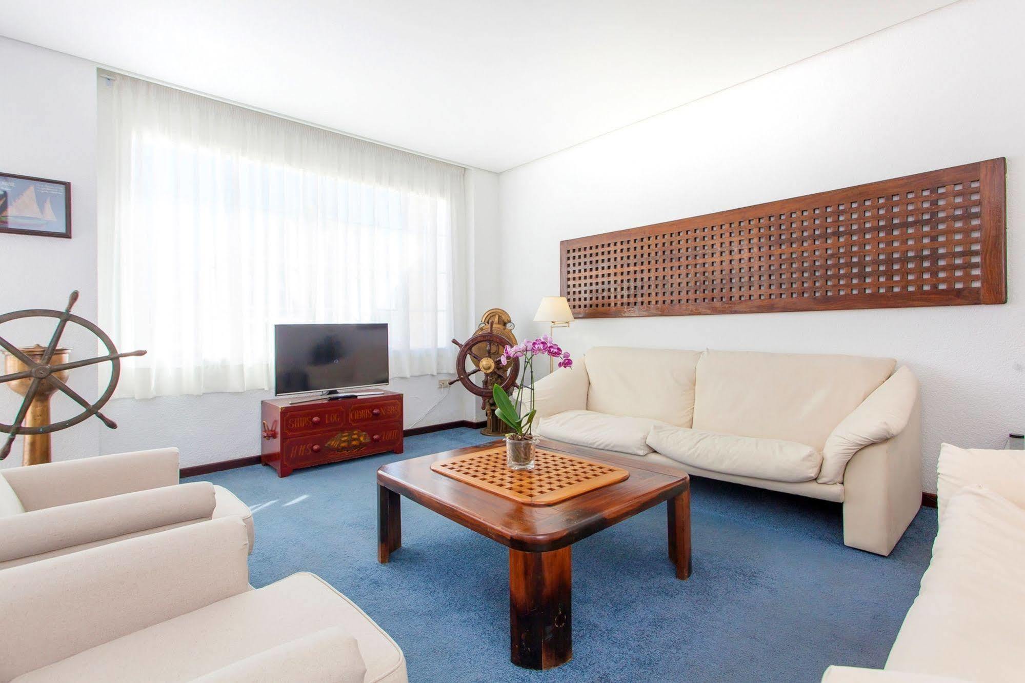 Anchorage Hotel Ибиса Екстериор снимка