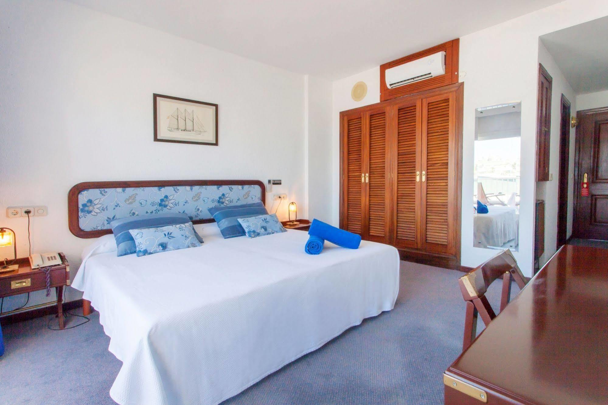 Anchorage Hotel Ибиса Екстериор снимка
