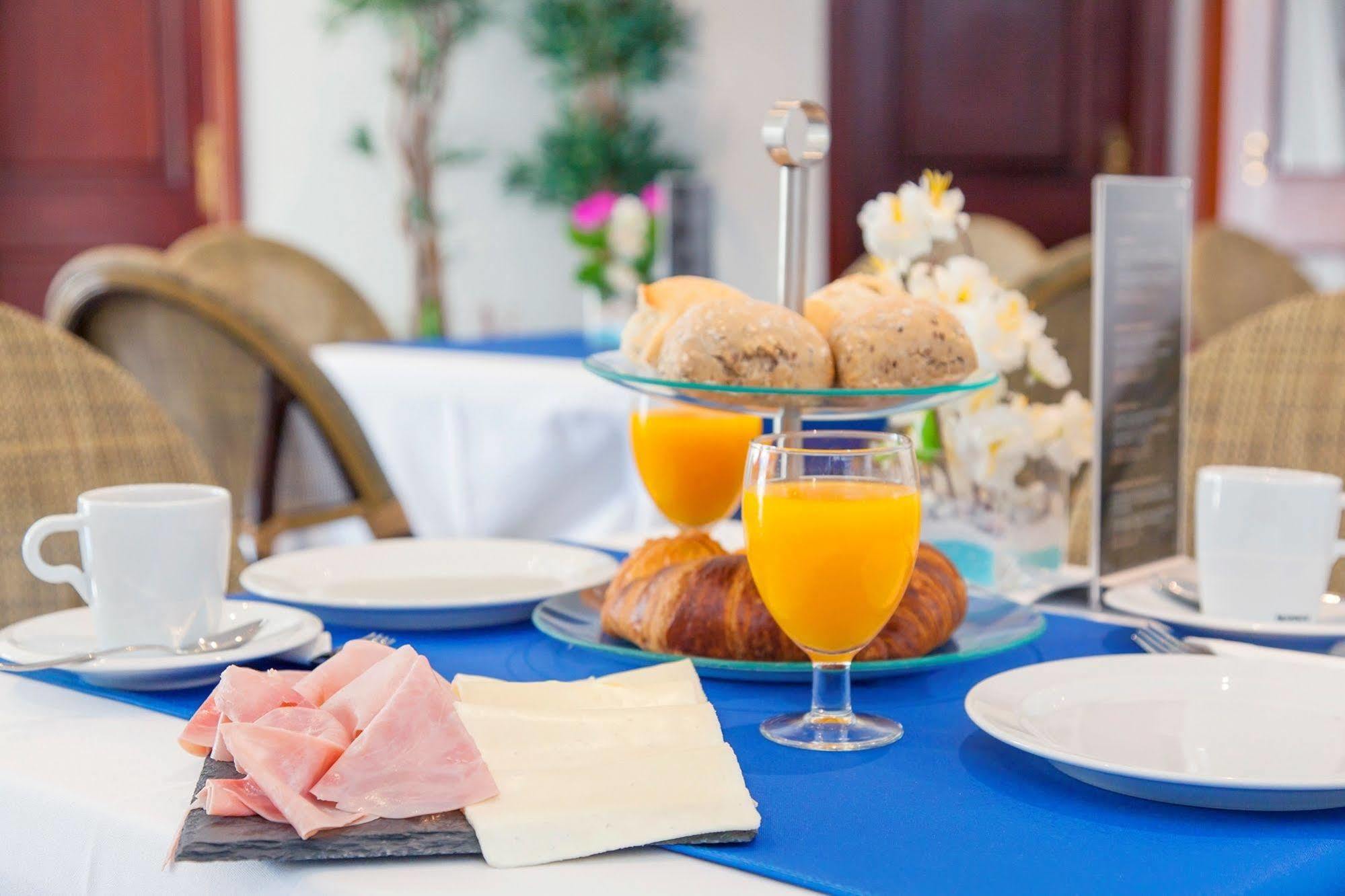 Anchorage Hotel Ибиса Екстериор снимка