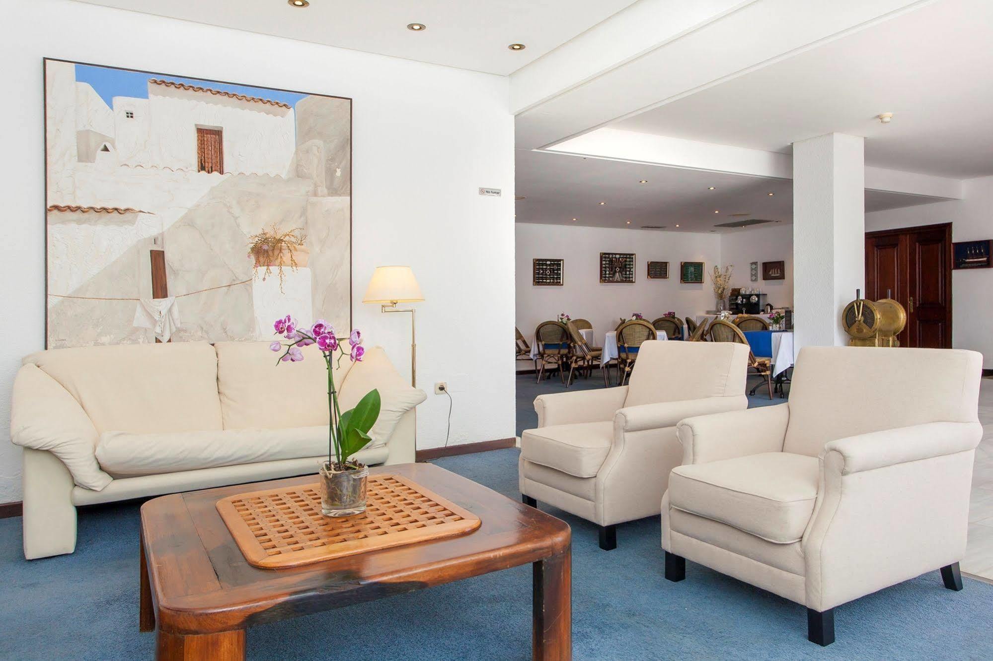 Anchorage Hotel Ибиса Екстериор снимка